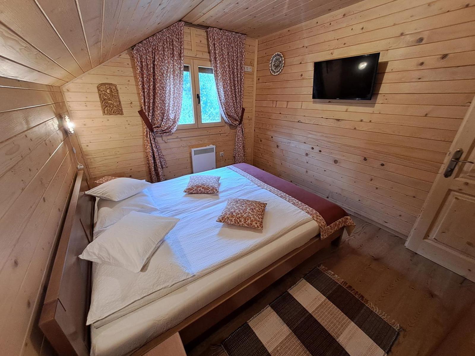 Nagy Lak Villa Sub Cetate Buitenkant foto